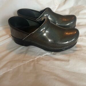 Dansko Women’s Clogs 39